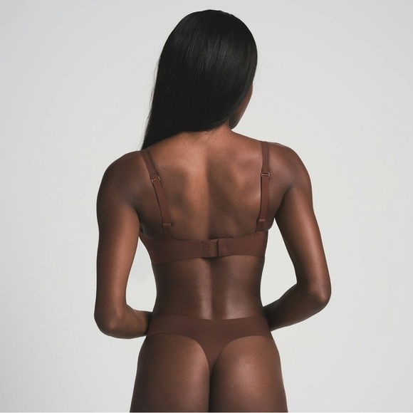 SKIMS Naked Plunge Bralette Wireless Bra in Cocoa - Picture 3 of 9